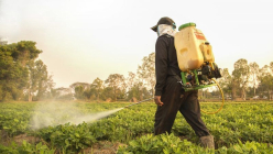 농민들, 식품 안전평가 투명성 요구