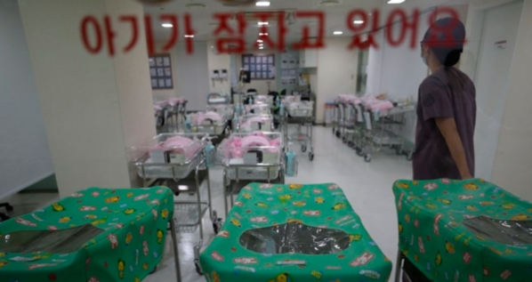 서울 시내 한 병원의 신생아실 (사진=연합뉴스)