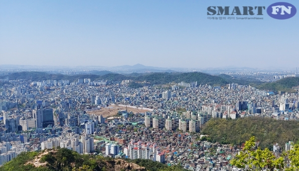 올해 6월의 평균주택가격을 분석한 결과, 전국 매매가격은 평균 3억6119만원이며 서울의 매매가격은 평균 7억2739만원인 것으로 조사됐다. 또한 수도권의 매매가격은 평균 5억870만원이며 지방은 2억2624만원 것으로 나타났다. 사진=이철규 기자