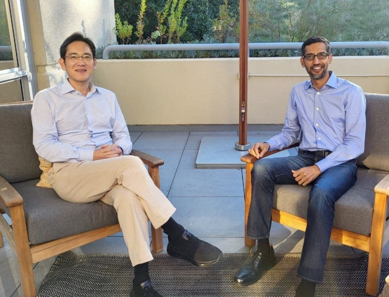 22일(현지시간) 미국 캘리포니아주 마운틴뷰 구글 본사에서 이재용 삼성전자 부회장(왼쪽)이 순다르 피차이 구글 CEO와 미팅을 하고 있다. /사진=삼성전자
