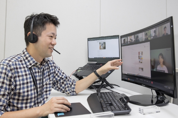 최근 서울 강남구에 위치한 SSAFY 서울 캠퍼스에서 강사가 5기 교육생들을 대상으로 온라인 수업을 진행하고 있다. /사진=삼성전자