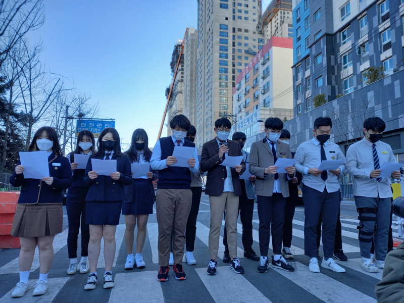 광주고등학교학생의회가 18일 ‘화정동 신축 아파트 건설현장 붕괴사고에 대한 성명서’를 발표했다. 사진=광주시교육청