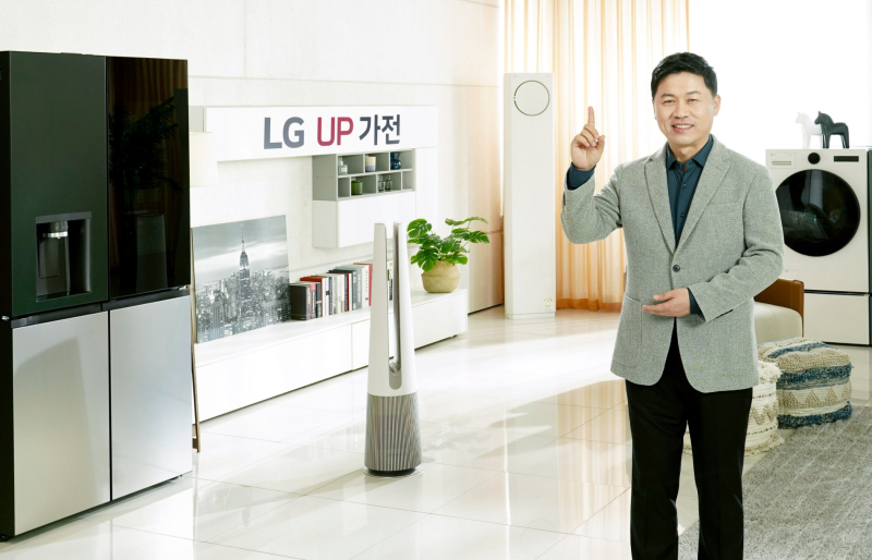 류재철 LG전자 H&A 사업본부장(부사장)이 25일 온라인 간담회에서 ‘LG UP가전’에 대해 설명하고 있다. /사진=LG전자