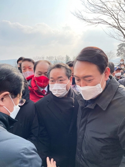 1일 인천을 다시 찾은 윤석열 후보(맨 오른쪽). 사진=유정복 페이스북