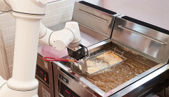 GS25, 업계 최초 ‘치킨 조리 로봇’ 도입한다