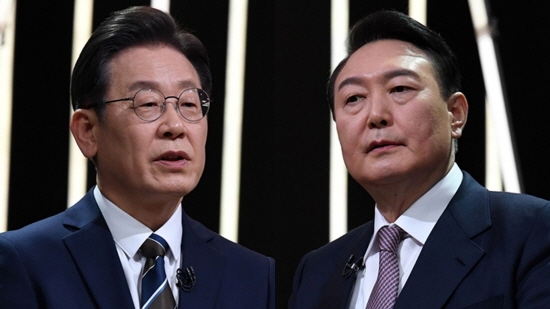 더불어민주당 이재명 대선 후보(왼쪽)와 국민의힘 윤석열 대선 후보