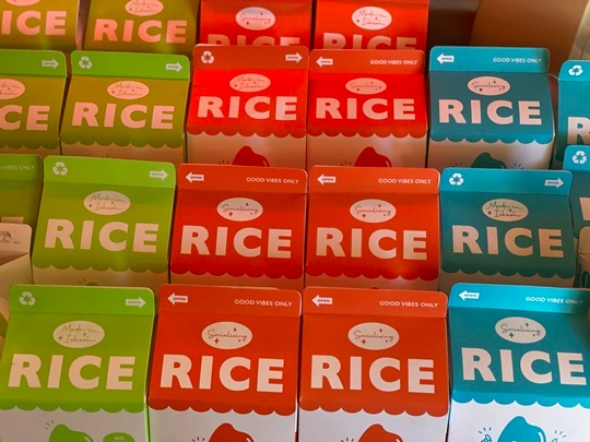 시몬스 그로서리 스토어 청담에서 판매하는 우유팩 디자인의 쌀./사진=스마트에프엔