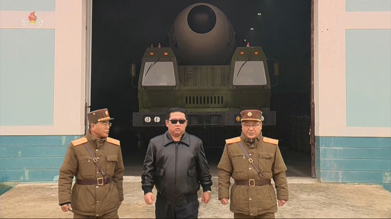 북한 김정은 국무위원장의 지도 아래 지난 24일 평양 순안비행장에서 발사한 신형 대륙간탄도미사일(ICBM) '화성-17형' 시험발사 영상을 조선중앙TV가 25일 공개했다. / 사진=조선중앙TV