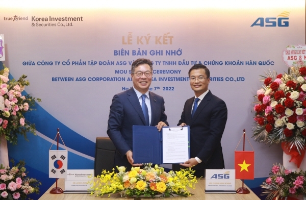 정일문 한국투자증권 사장(왼쪽)과 쯔엉 덕 띵 ASG 회장