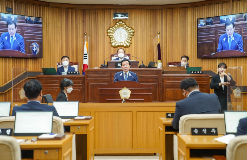 박홍률 목포시장이 18일 제377회 목포시의회 임시회에 참석해 시정연설을 하고 있다. 사진=목포시