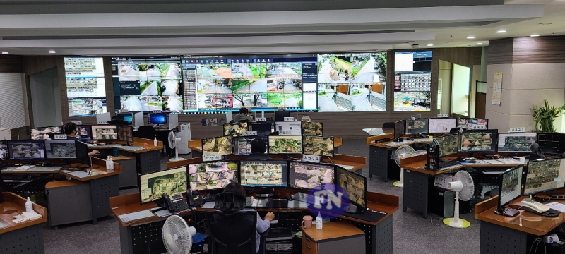 용인시 CCTV 통합관제센터가 365일 24시간 매의 눈으로 시민들의 안전을 지키고 범죄를 예방하는데 제 역할을 톡톡히 하고 있다.(사진=용인시)