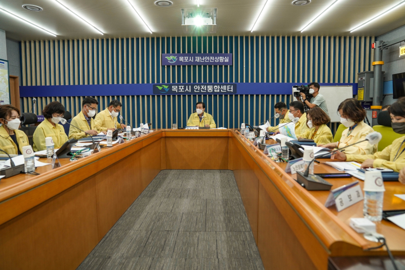 박홍률 목포시장이 11일 재난 관련 10개 부서장들을 소집해 긴급점검회의를 주재했다. 사진=목포시
