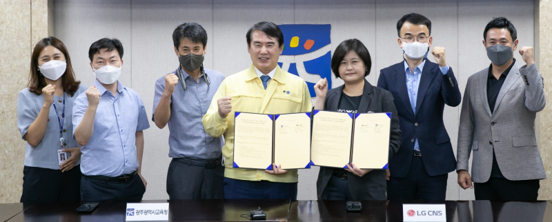 광주광역시교육청이 22일 LG CNS와 '인공지능 기반 외국어 교육 서비스 협력'을 위한 업무협약을 체결했다. 사진=광주시교육청