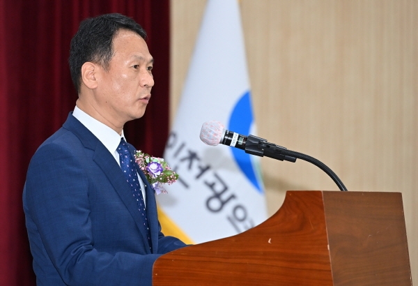 16일 박덕수 신임 행정부시장이 시청 대회의실에서 열린 취임식에서 취임사를 하고 있다.