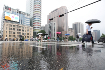 [오늘의 날씨] 장마시작 '시간당 40㎜' 장대비...출근길 우산 필수