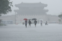 [오늘의 날씨] 전국 대부분 지역 강한 비…천둥·번개 동반
