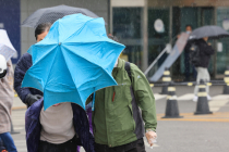 [오늘의 날씨] 전국 봄비…경남권해안·제주도 돌풍·천둥 번개 예고
