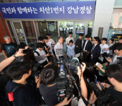 '음주 뺑소니' 혐의 김호중, 취재진 피해 경찰 출석